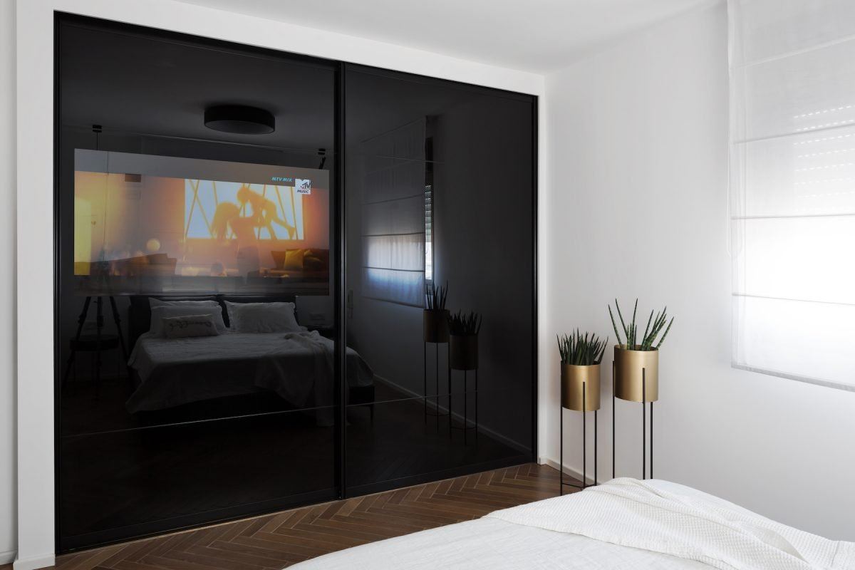 Apartment for an architect תאורת עיצוב נעשתה על ידי קמחי תאורה